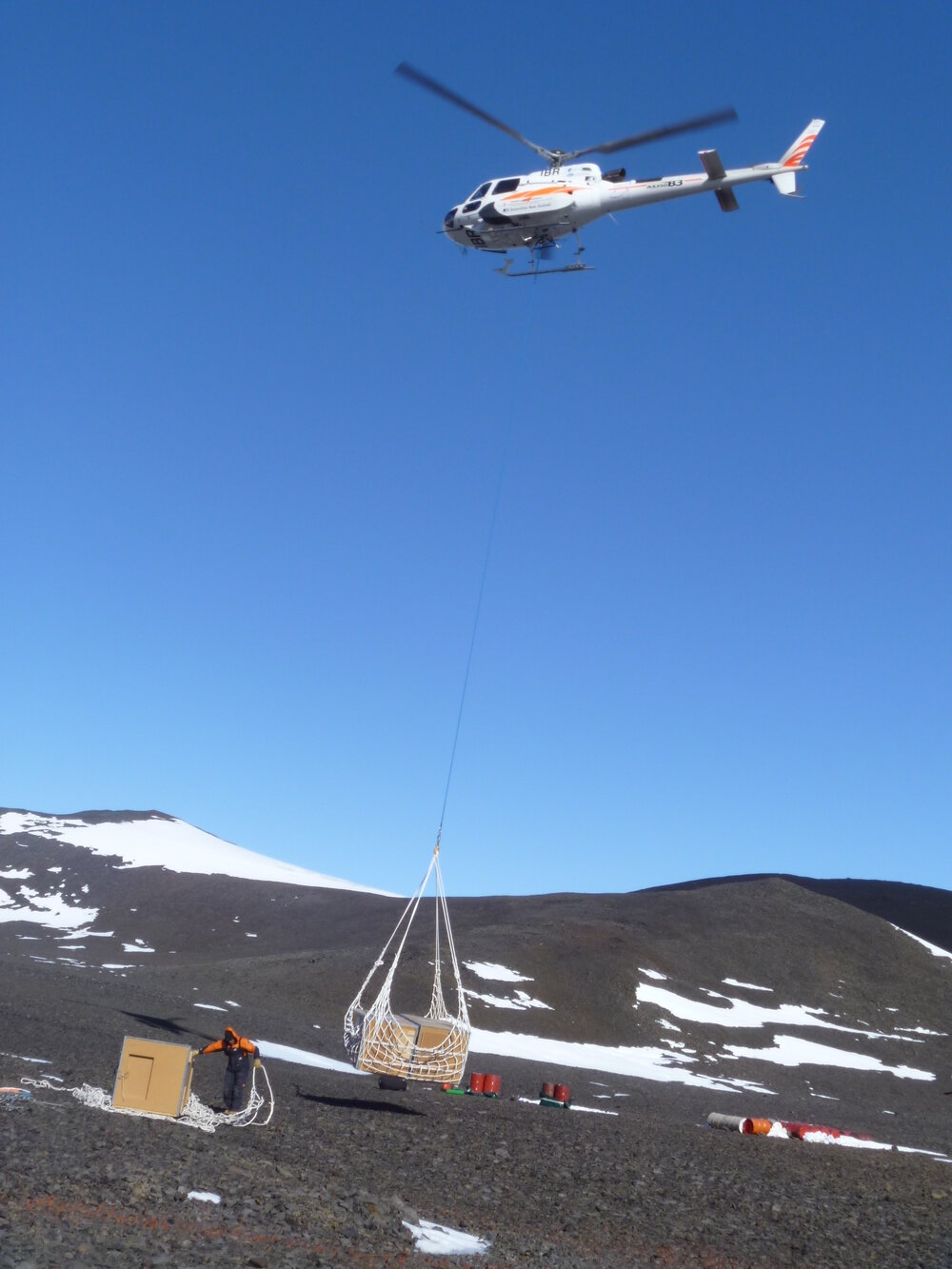 2015-16 Helicopter picking up gear (002)