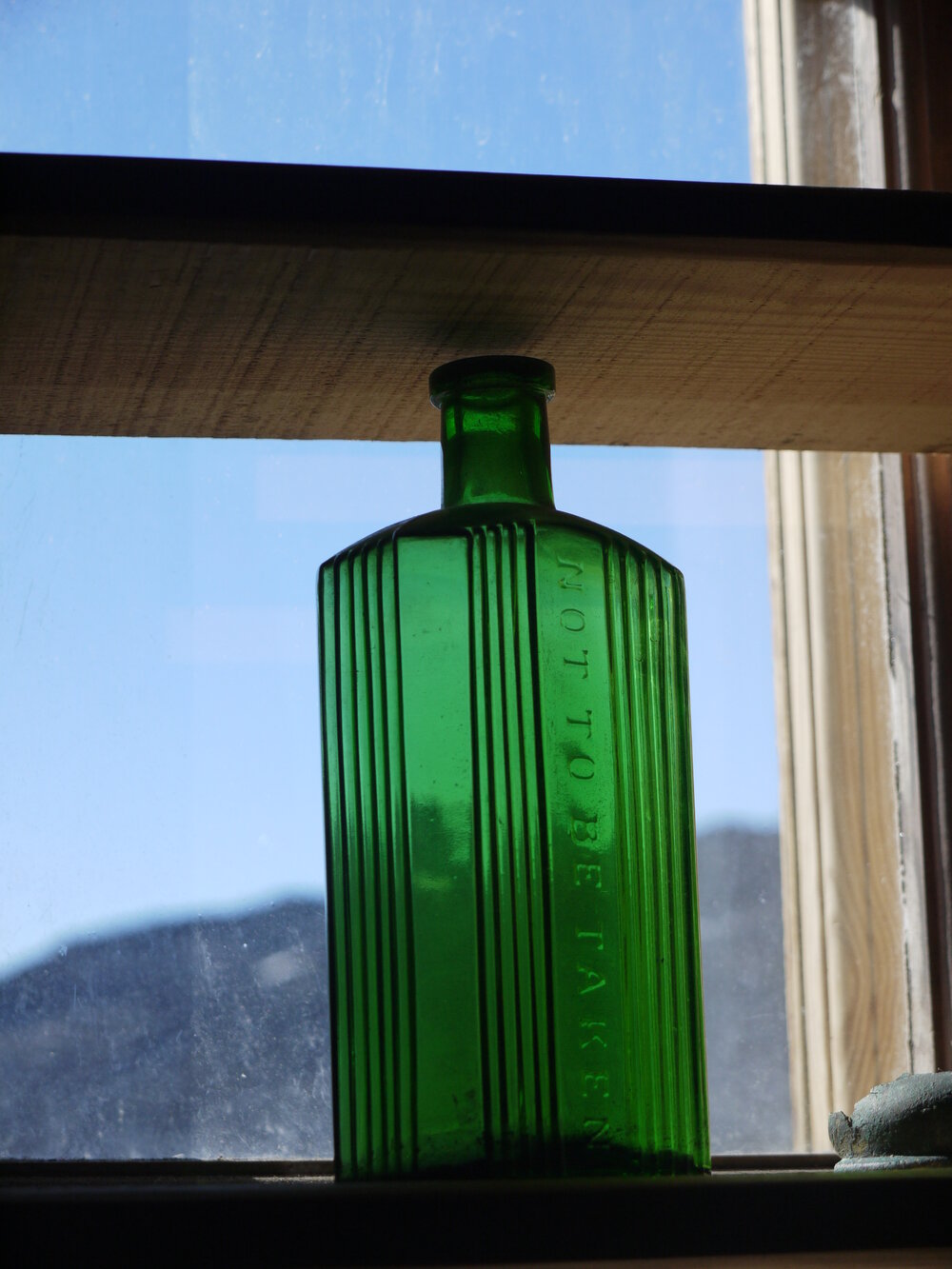 2010-11 Bottle in the window, Cape Royds