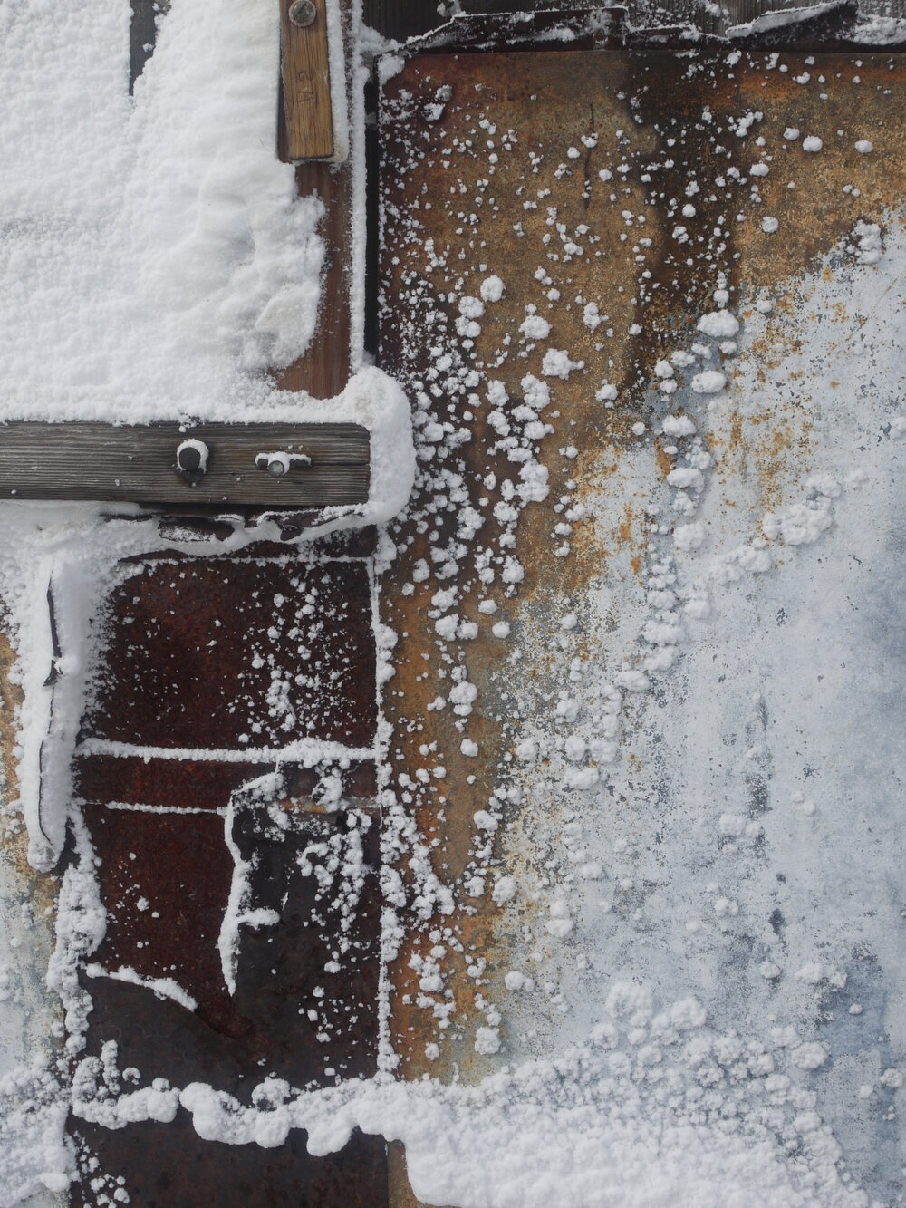 2010-11 Detail of snow build-up on the North wall, Cape Royds