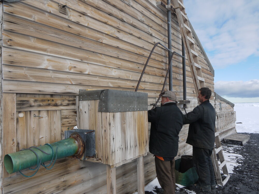 2010-11 Al Fastier and John Taylor working on the East wall, Cape Evans