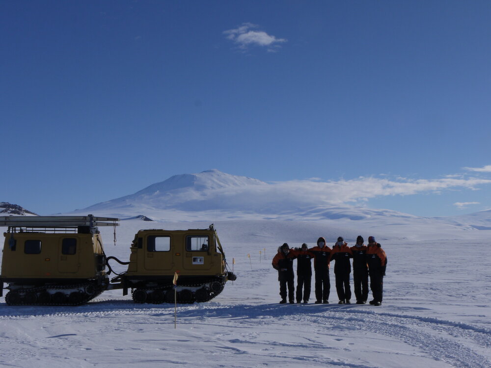 2010-11 K170 team with H&auml;gglunds beneath Mount Erebus