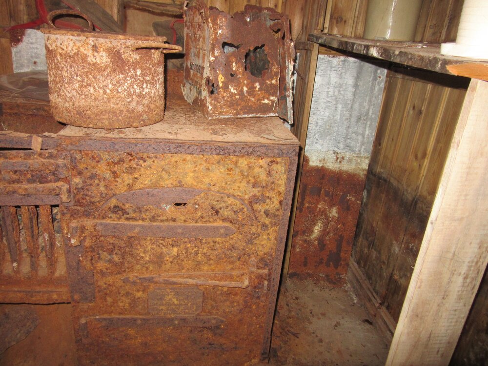 2015-16 Stove in Borchgrevink's hut (004)