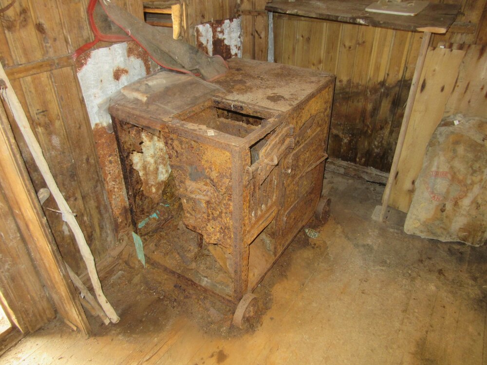 2015-16 Stove in Borchgrevink's hut (007)