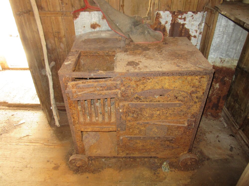 2015-16 Stove in Borchgrevink's hut (009)