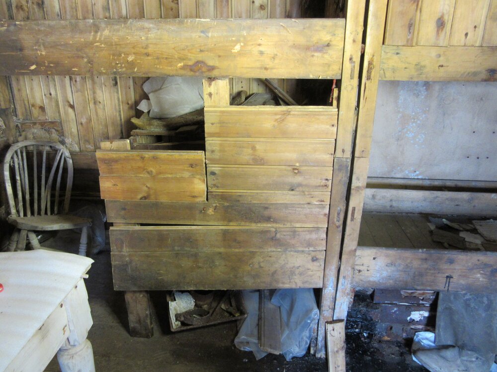 2015-16 Location image - Borchgrevink and Fougner's bunks, Borchgrevink's hut (007)