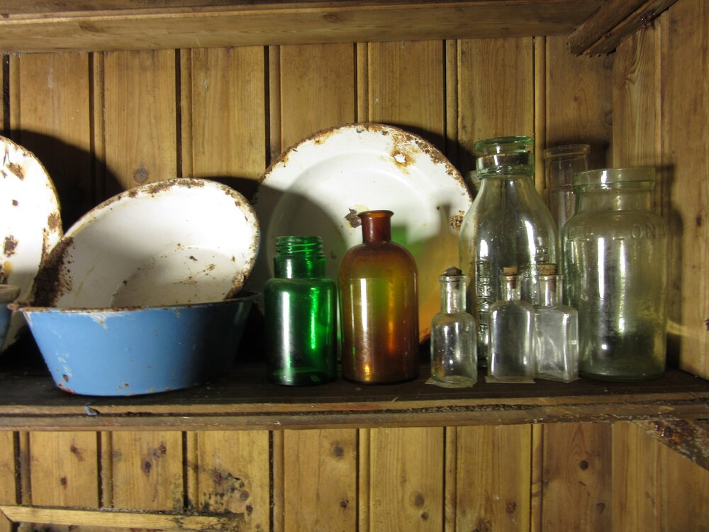2015-16 Location image - Galley, Borchgrevink's hut (027)