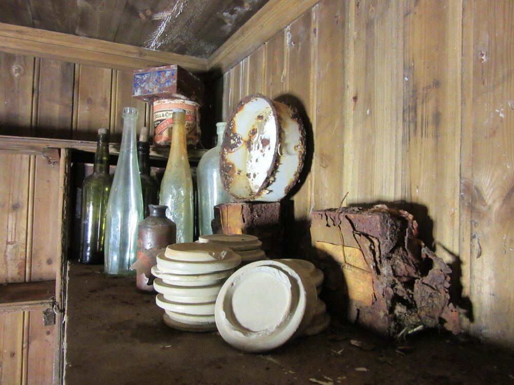 2015-16 Location image - Galley, Borchgrevink's hut (095)