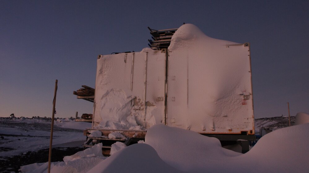 Snow Build-up on AHT Containers