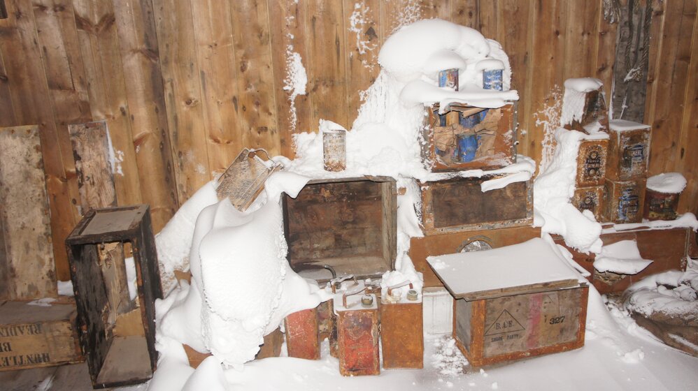 Southeast corner in Scott's 'Discovery' hut (001)