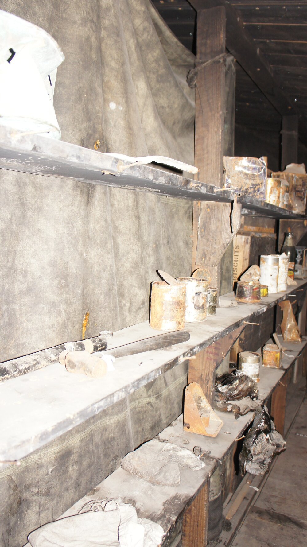 Shelves in Physical Laboratory, Scott's 'Discovery' hut (001)