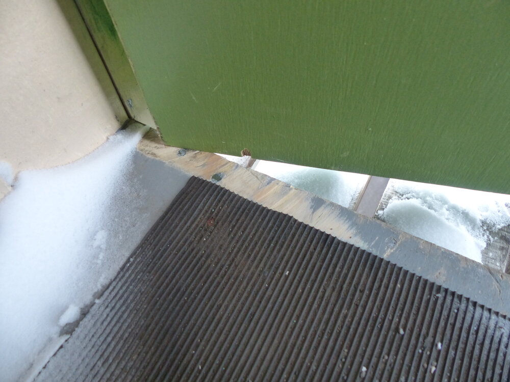 2013 Hillary's TAE/IGY hut inspection, interior (002)