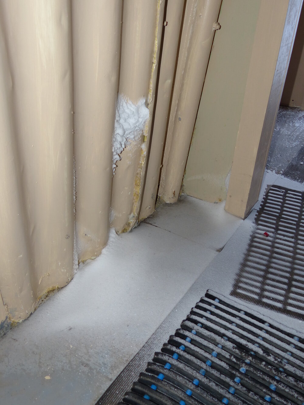 2013 Hillary's TAE/IGY hut inspection, interior (008)