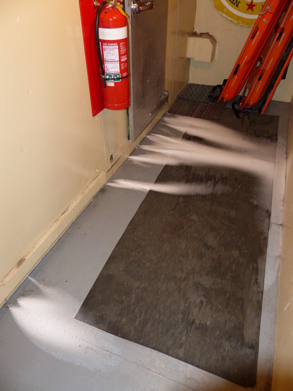 2013 Hillary's TAE/IGY hut inspection, interior (009)