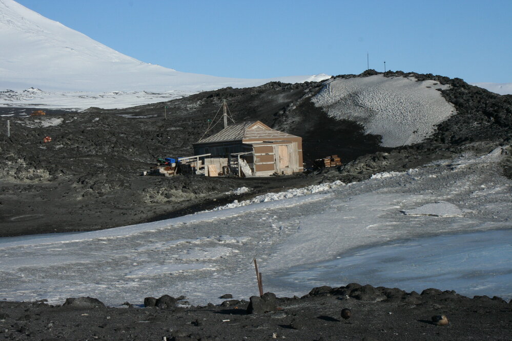 2010-11 North-West corner of Shackleton's 'Nimrod' hut, Cape Royds