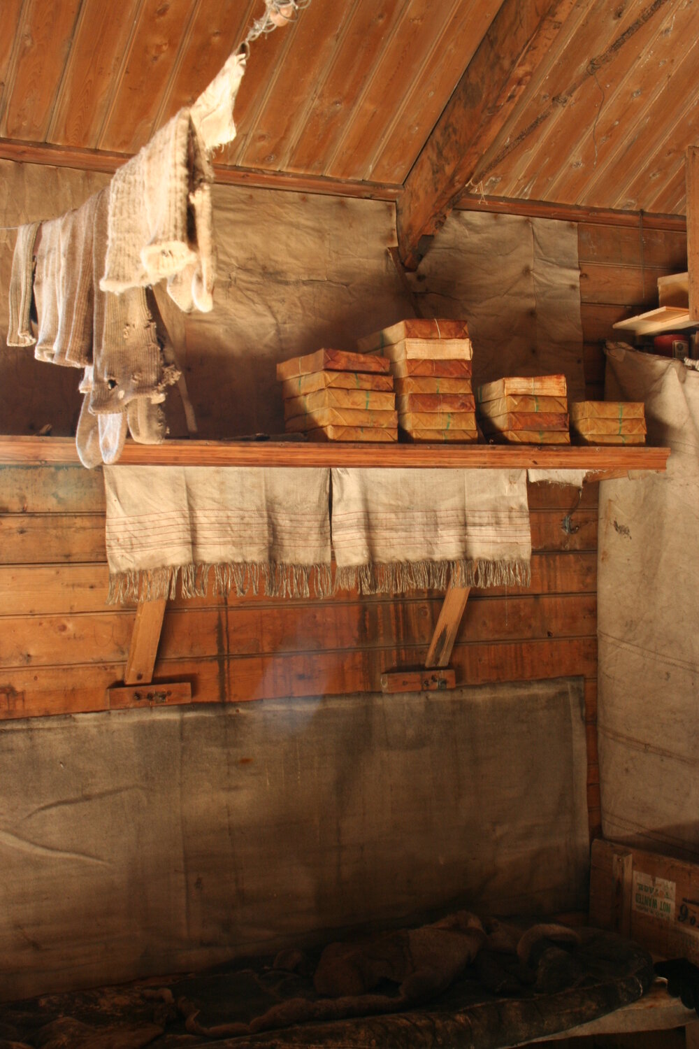 2010-11 Shelf inside Shackleton's 'Nimrod' hut, cape Royds