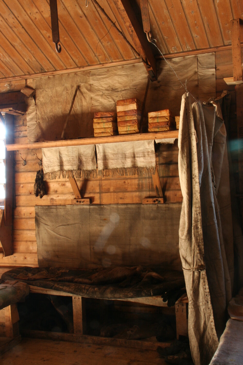 2010-11 Bunk inside Shackleton's 'Nimrod' hut, Cape Royds