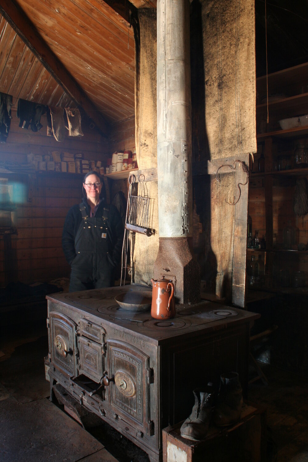 2010-11 Cricket Harbeck with the Mrs Sam Stove inside Shackleton's 'Nimrod' hut