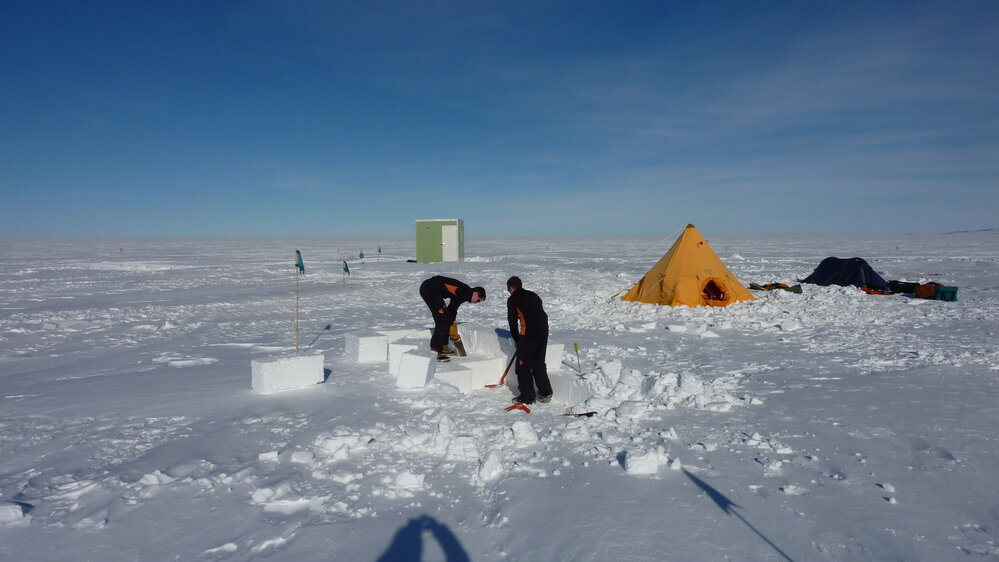 2010-11 Jamie Clarke and Jaime Ward during Antarctic field training