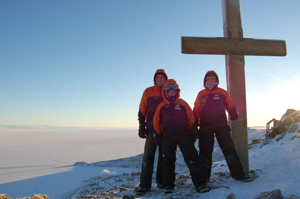 AHT K172 Team Members at Observation Hill Cross
