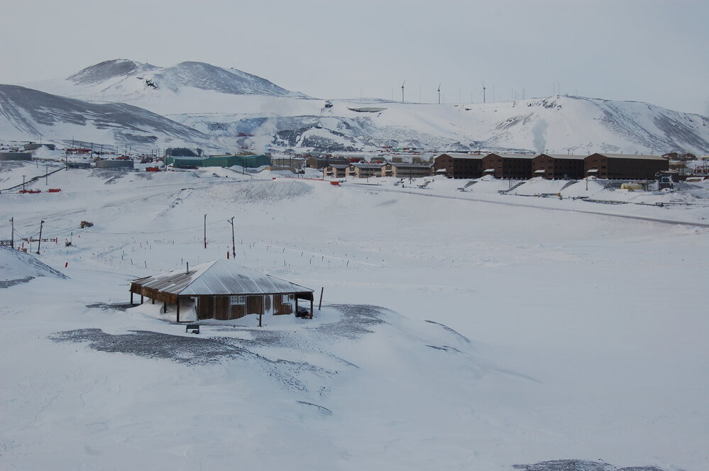 Spring walk to hut Point (005)