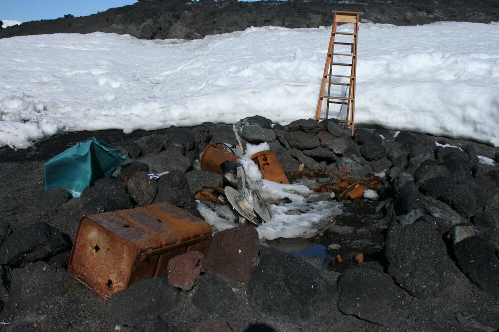2010-11 Artefacts in situ in the Stone hut, Cape Evans (016)