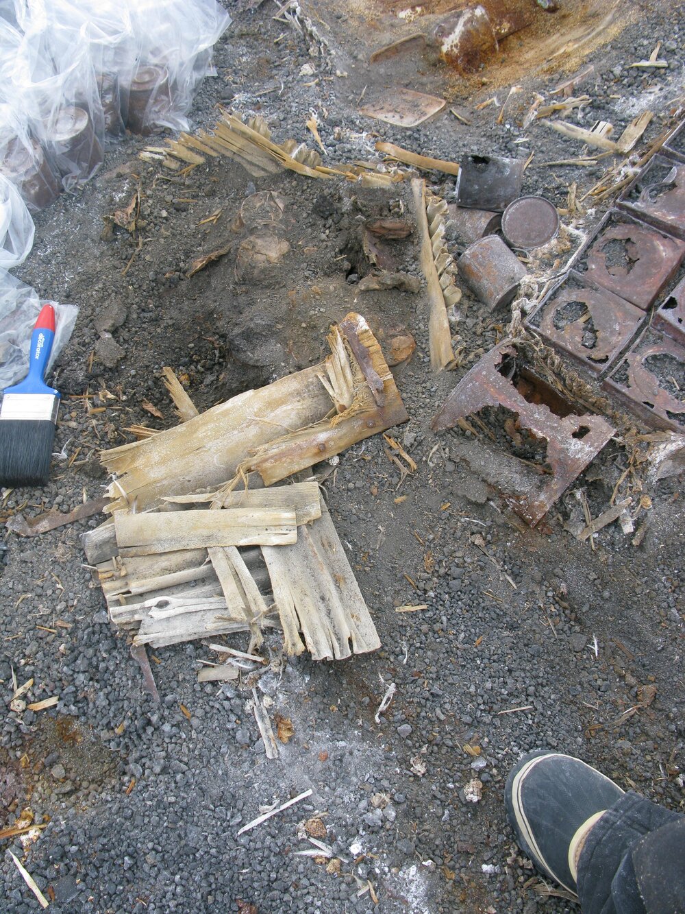 2010-11 Excavation of cache 2, crate E, Cape Royds (001)