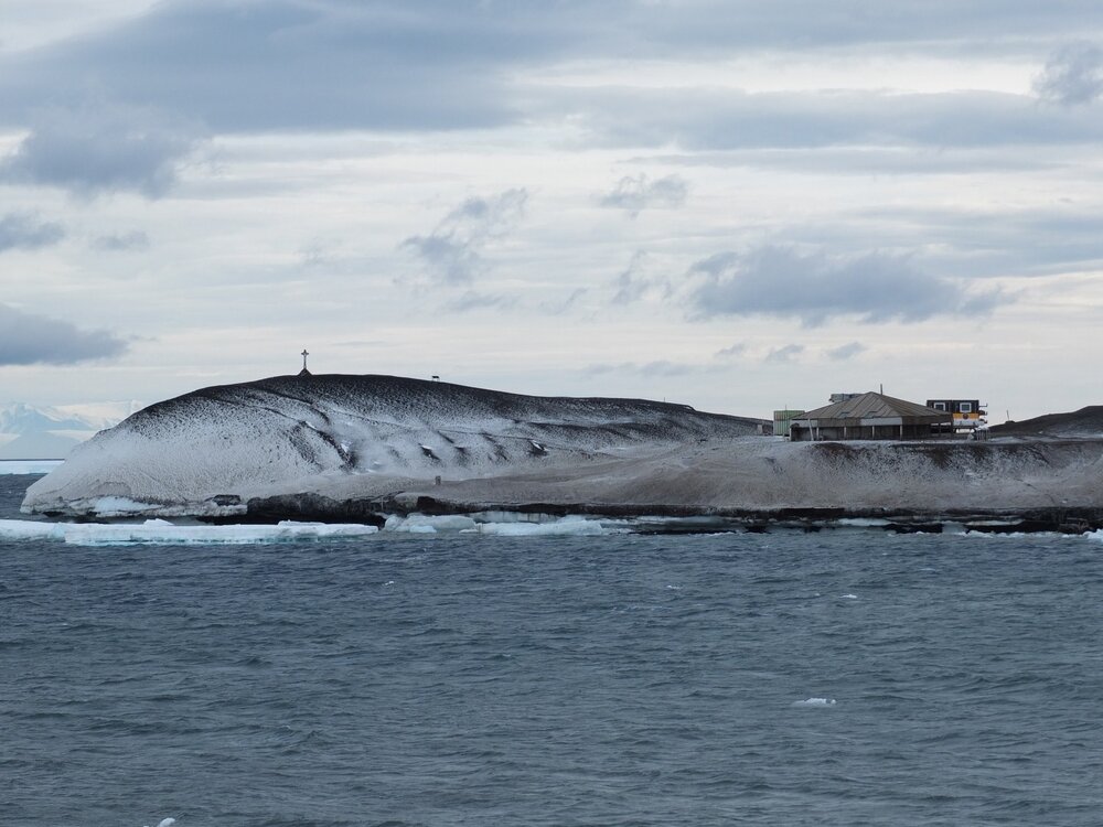 2014 Scott's 'Discovery' hut, Hut Point, viewed from McMurdo Station (003)