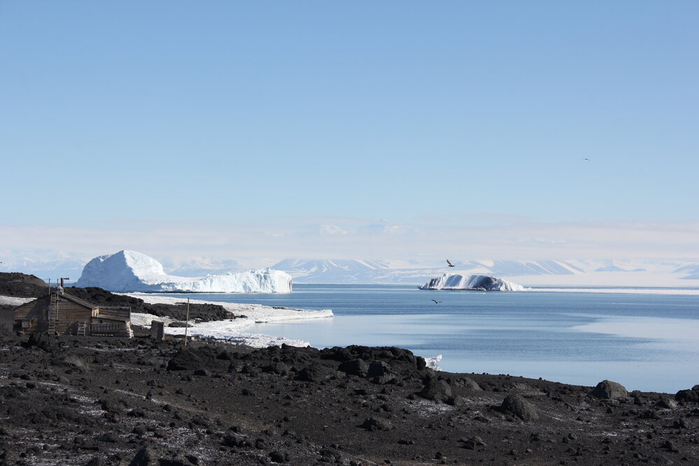 2022 Scott's 'Terra Nova' hut and icebergs, Cape Evans