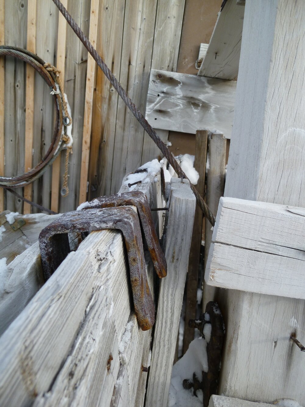 Fodder box re-instalment, Shackleton's 'Nimrod' hut (003)