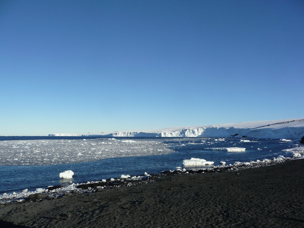 Brash ice at Cape Evans (001)