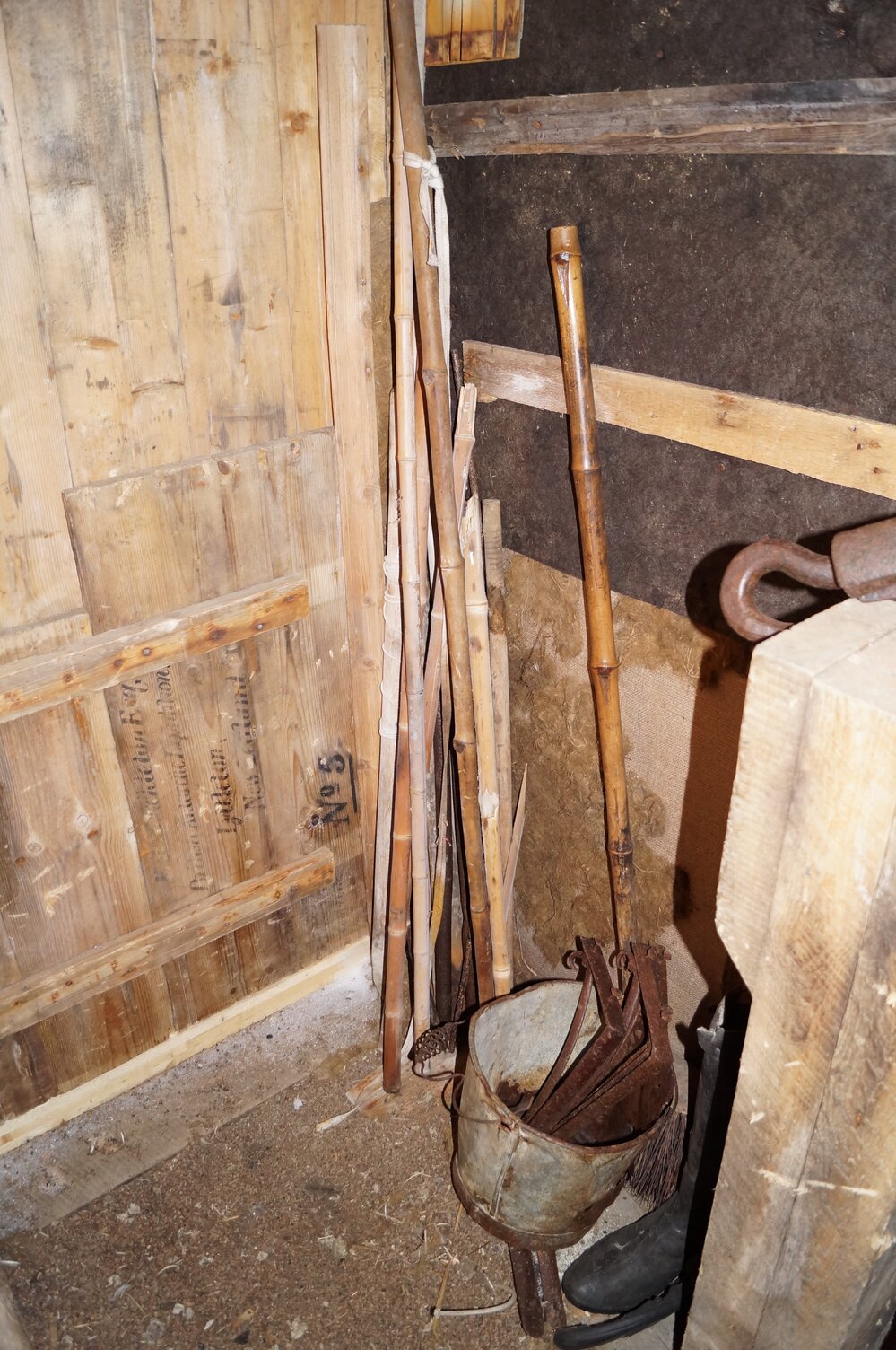 2012-13 Shackleton's 'Nimrod' hut inspection, interior (003)