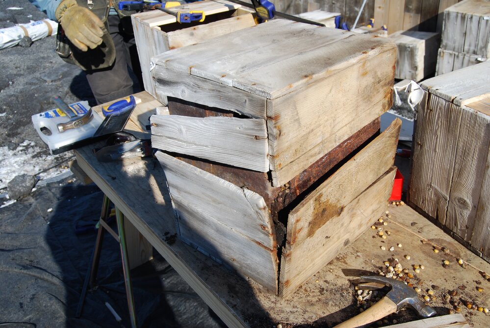 2007-08 Box undergoing repairs, Cape Royds (017)