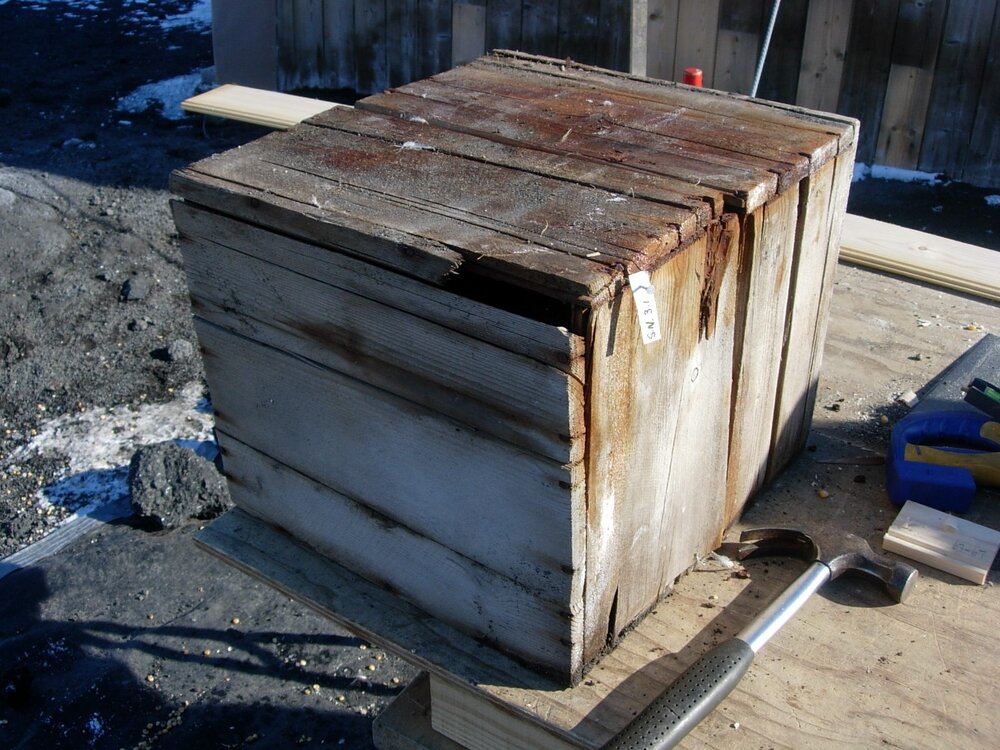 2007-08 Box undergoing repairs, Cape Royds (028)