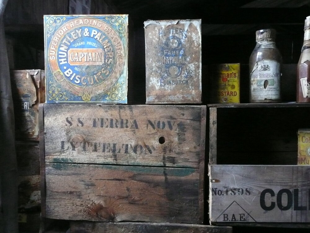 Bulkhead made of provision boxes and stocked with artefacts (001)