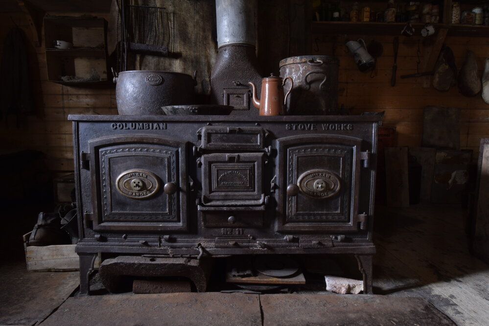 2017-18 Shackleton's 'Nimrod' hut, interior, Mrs Sam stove