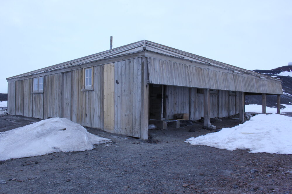 2017-18 Scott's 'Discovery' hut inspection, exterior (010)