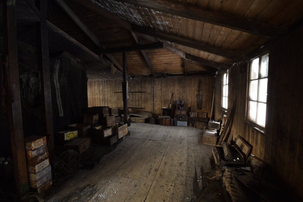 2017-18 Scott's 'Discovery' hut, interior, Men's Room