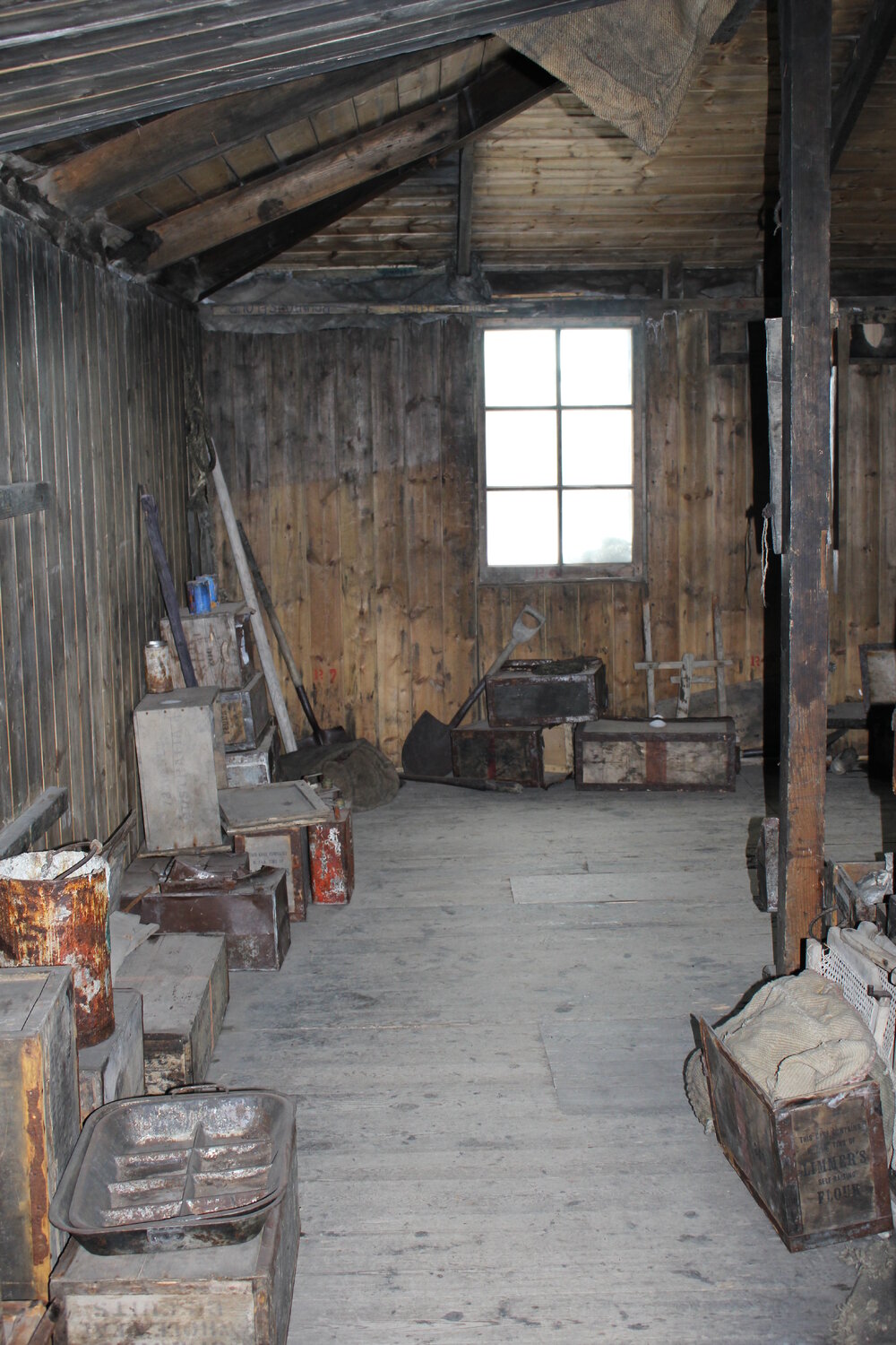 2017-18 Scott's 'Discovery' hut inspection, interior (006)