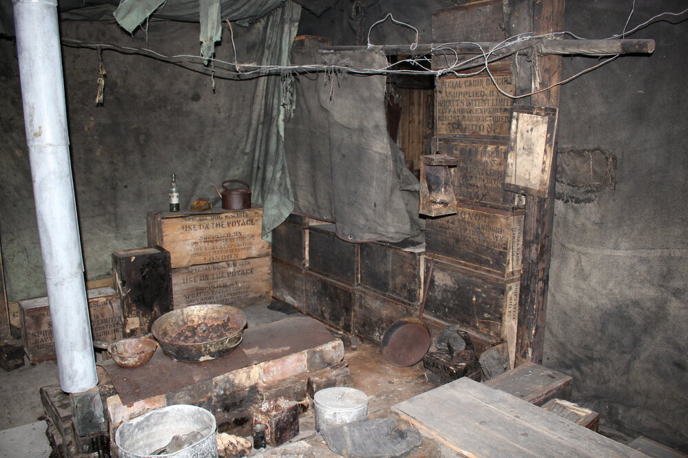 2017-18 Scott's 'Discovery' hut inspection, interior (009)