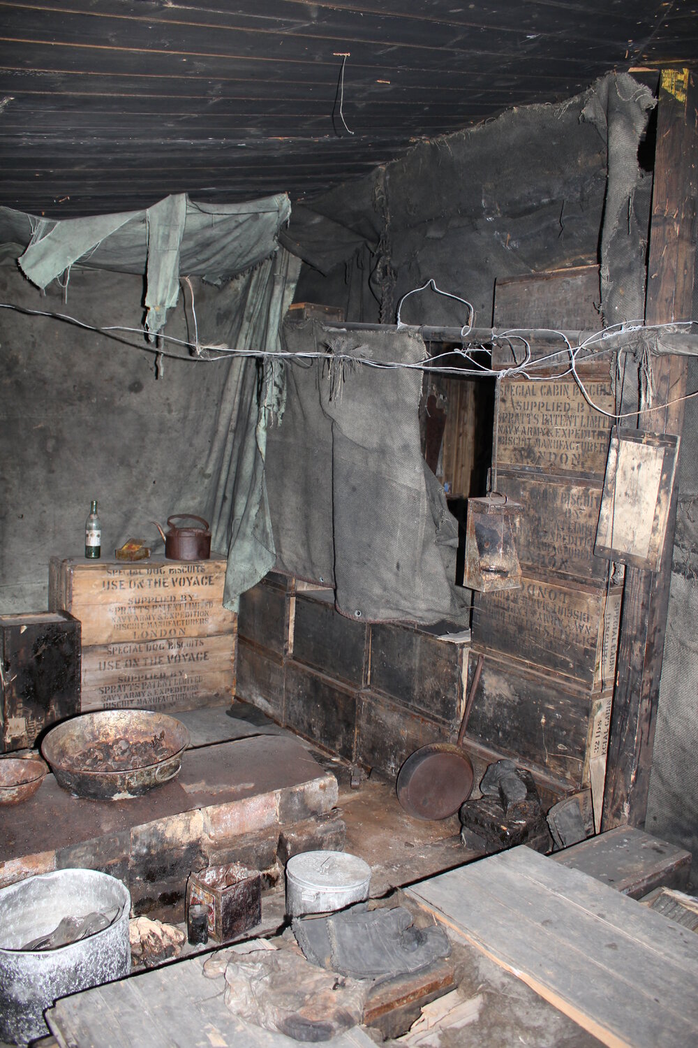 2017-18 Scott's 'Discovery' hut inspection, interior (010)
