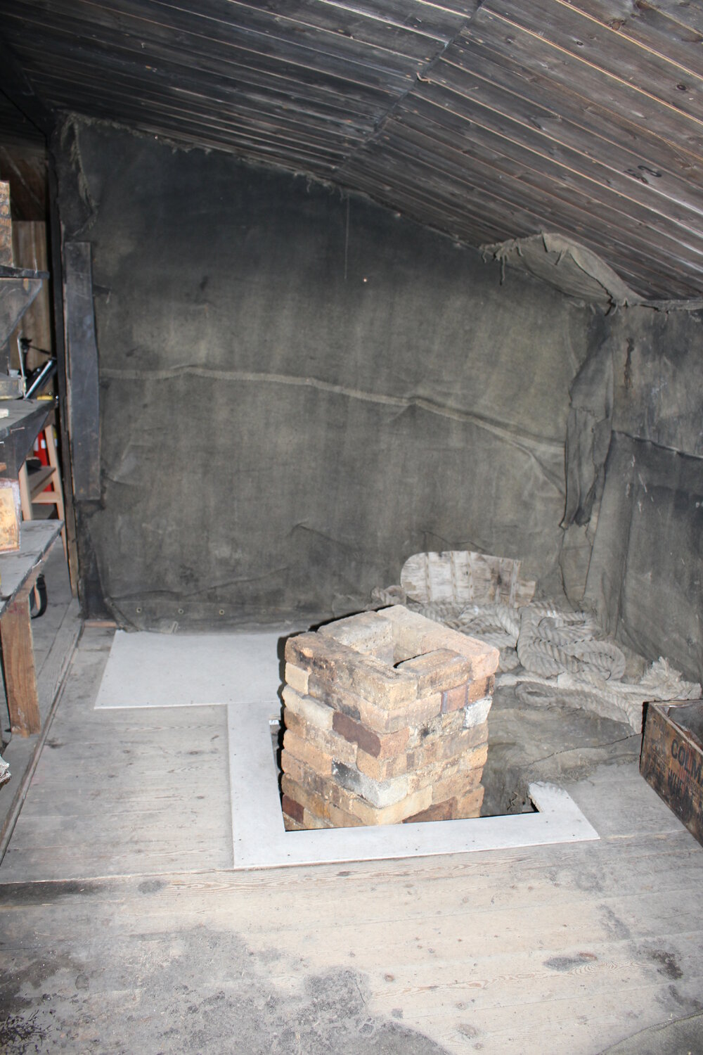 2017-18 Scott's 'Discovery' hut inspection, interior (011)