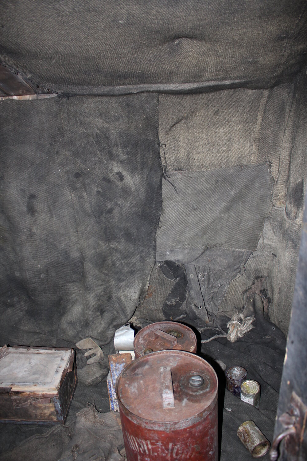 2017-18 Scott's 'Discovery' hut inspection, interior (017)