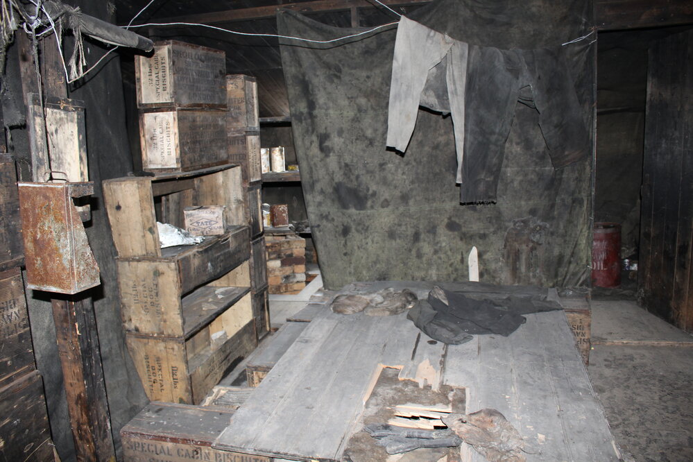 2017-18 Scott's 'Discovery' hut inspection, interior (019)