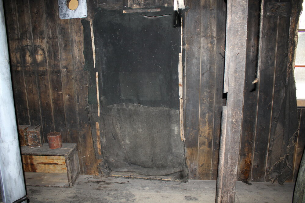 2017-18 Scott's 'Discovery' hut inspection, interior (021)
