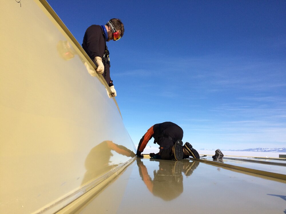 2017-18 Hillary's TAE/IGY hut, work task, AHT staff recladding roof (009)