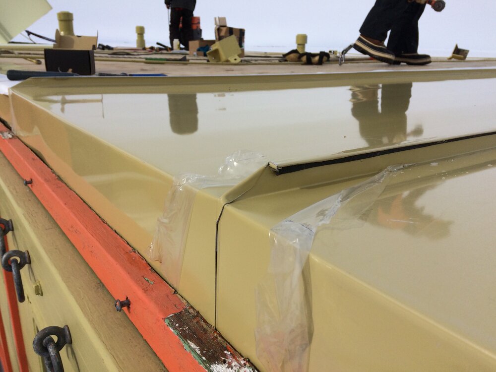 2017-18 Hillary's TAE/IGY hut, work task, roof during recladding (023)