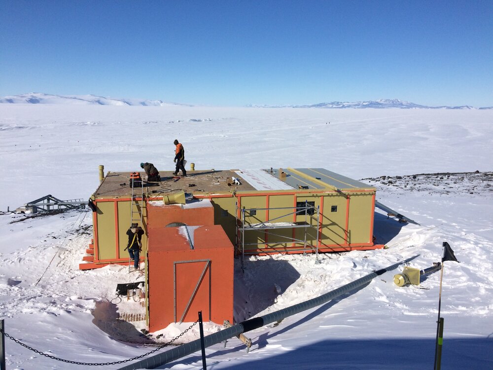 2017-18 Hillary's TAE/IGY hut, work task, AHT staff recladding roof (014)