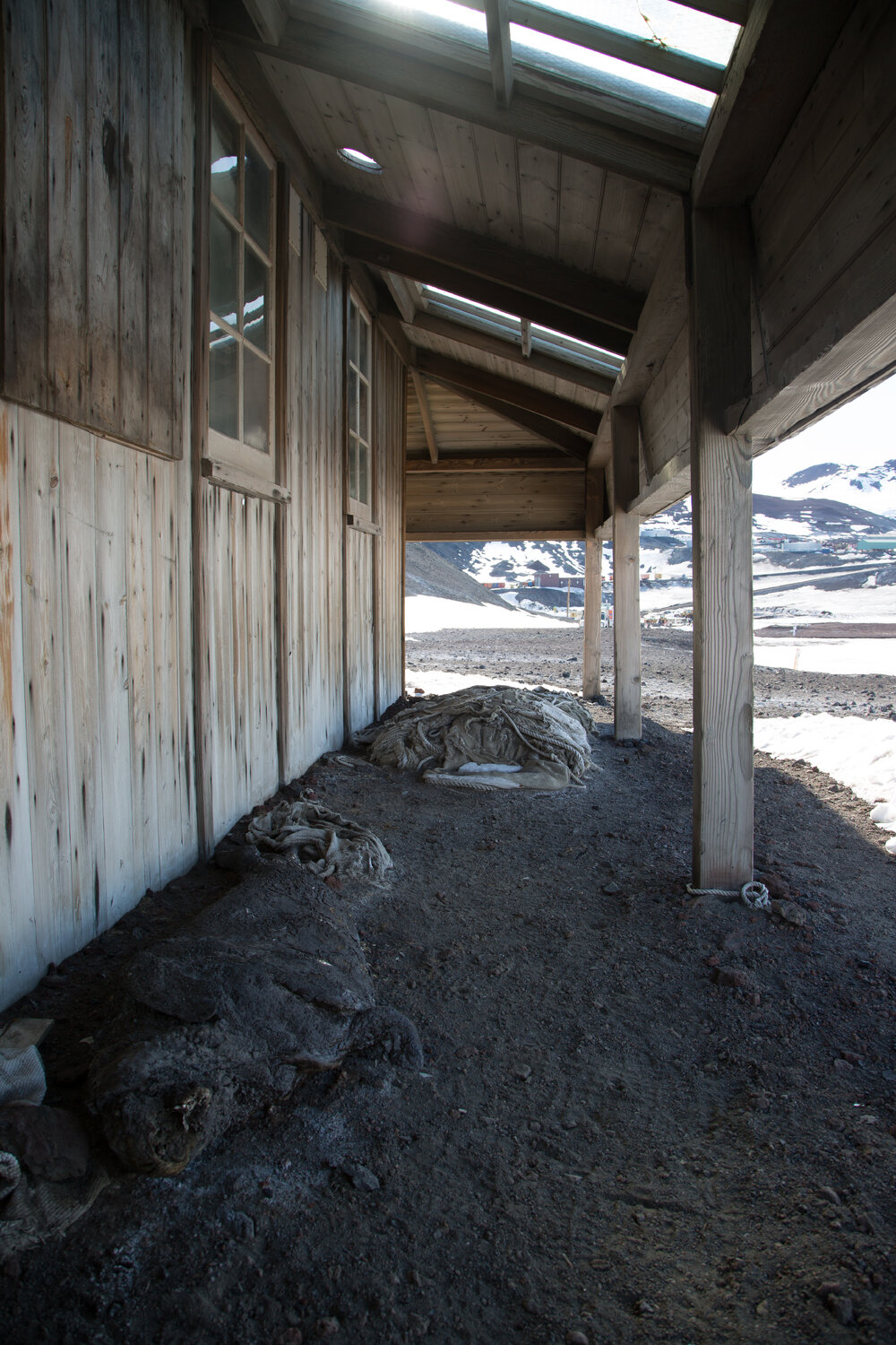 2017-18 Scott's 'Discovery' hut, exterior, South verandah