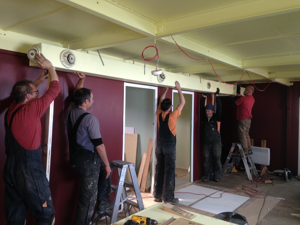 2016-17 Hillary's TAE/IGY hut, AHT staff reinstating heater ducting