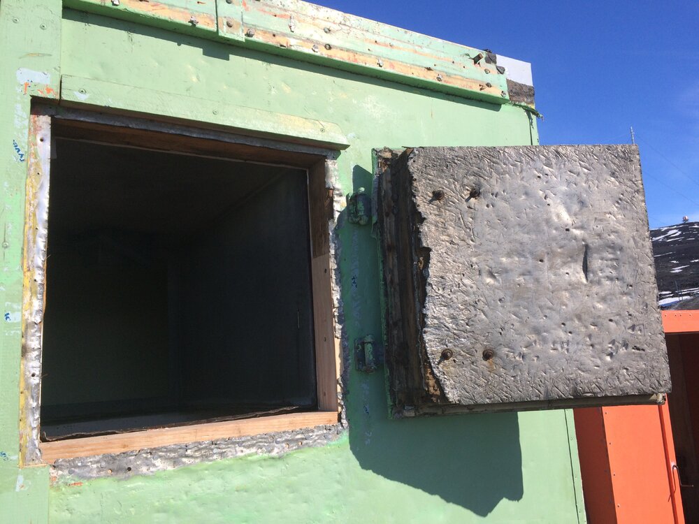 2016-17 Hillary's TAE/IGY hut, exterior cladding repair, ice/snow melter door aperture (001)